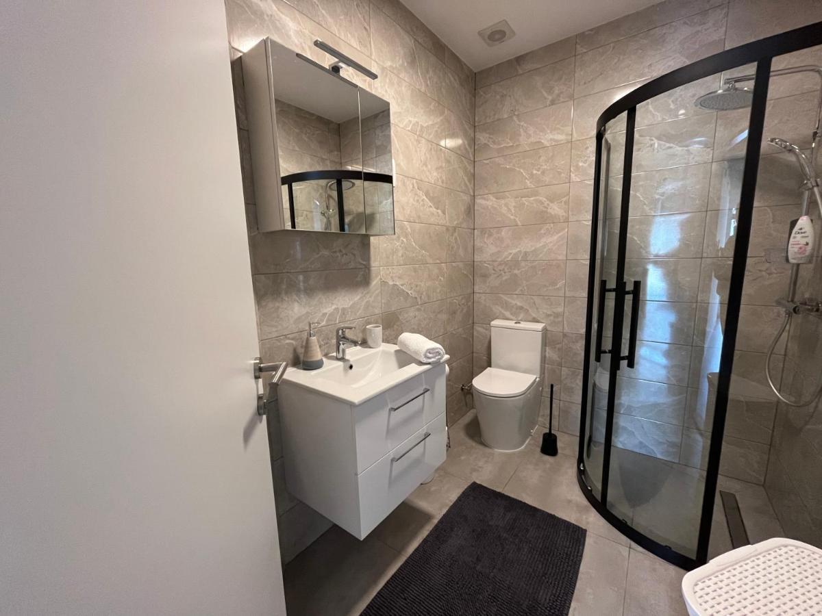 Apartment Tilia Оточац Екстер'єр фото