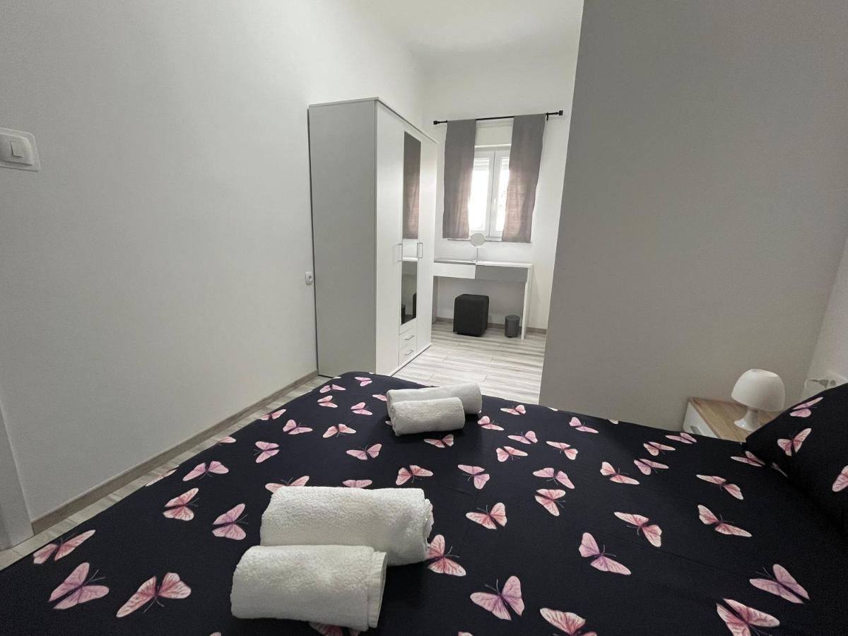 Apartment Tilia Оточац Екстер'єр фото