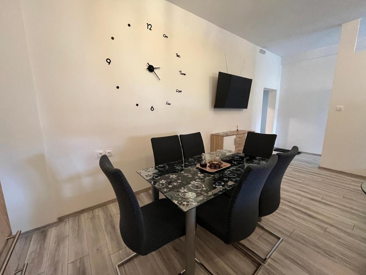 Apartment Tilia Оточац Екстер'єр фото