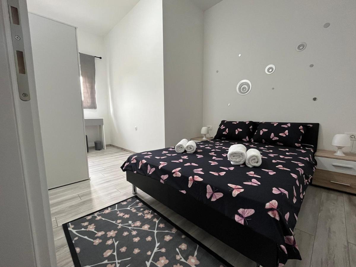 Apartment Tilia Оточац Екстер'єр фото