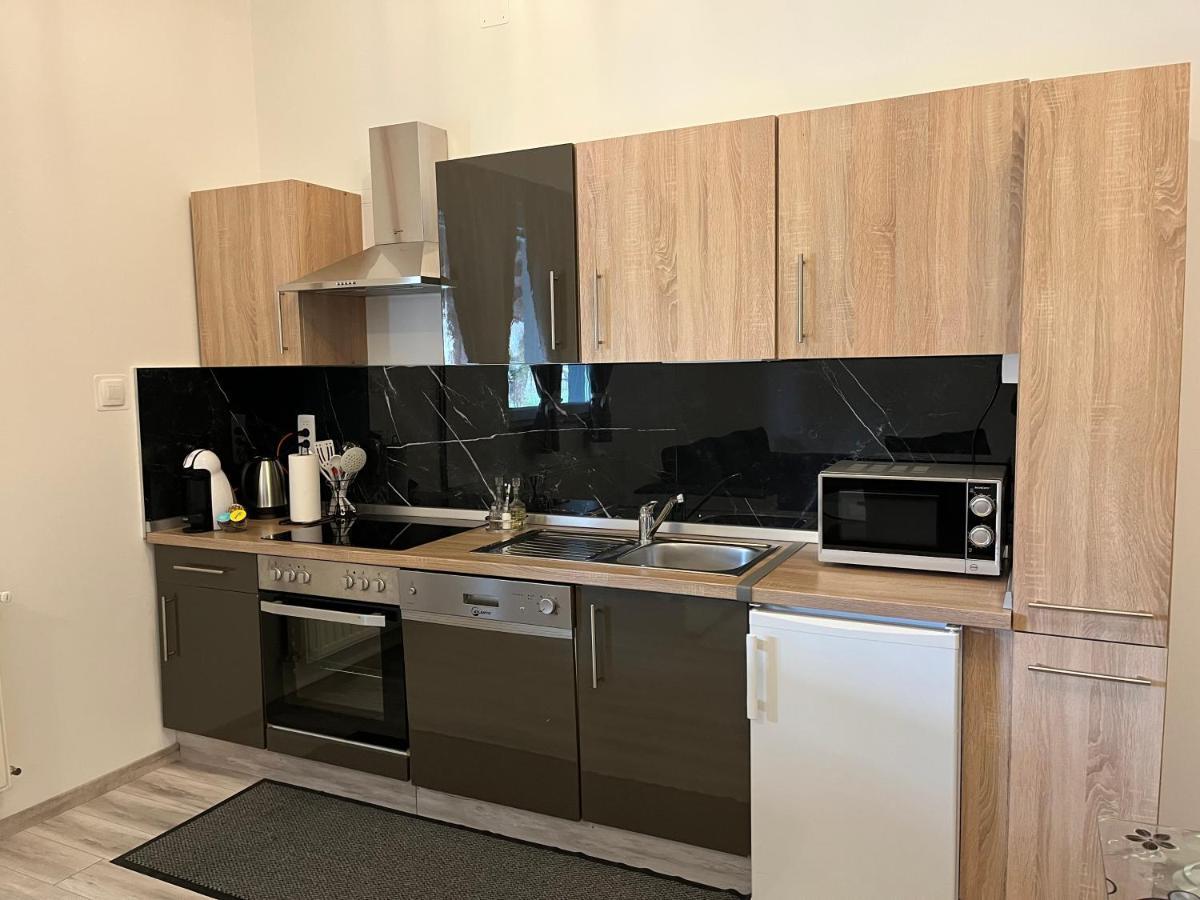 Apartment Tilia Оточац Екстер'єр фото