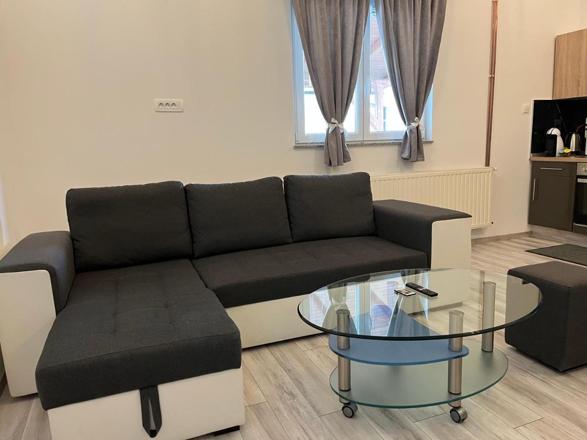 Apartment Tilia Оточац Екстер'єр фото
